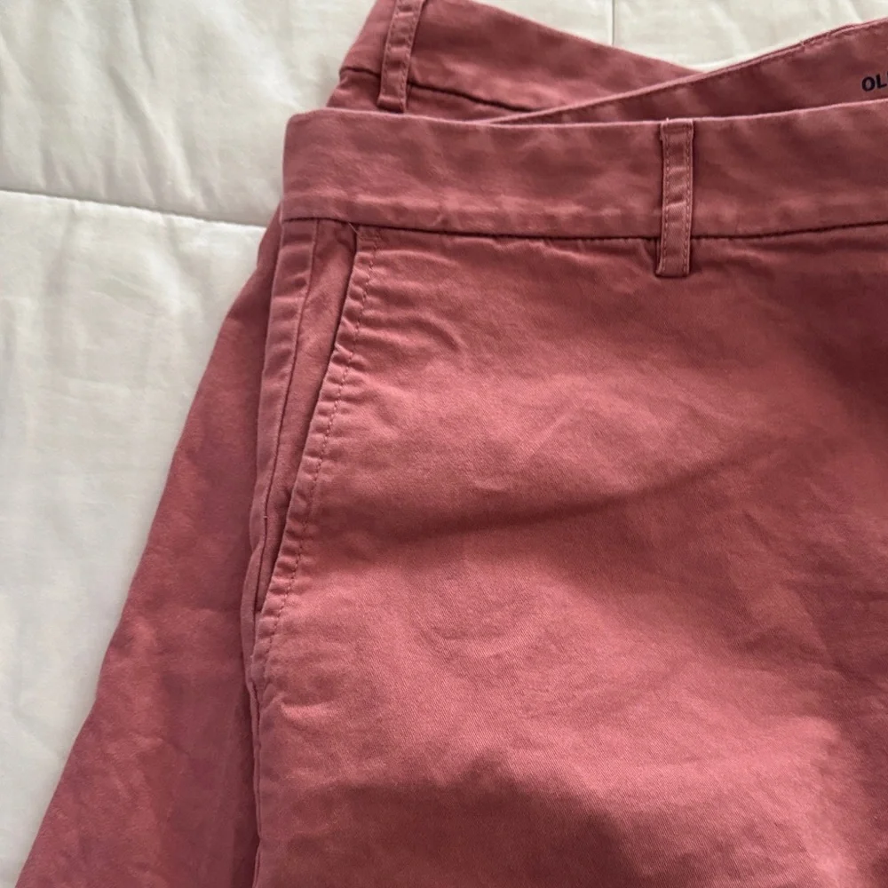 Old Navy Men's Dusty Rose Flat Front Shorts Size 40 Slim